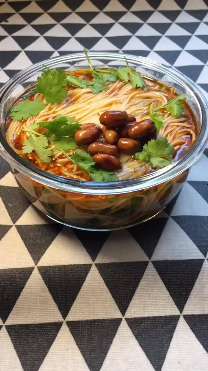 面条的视频爆料,视频爆料带你走进厨房的秘密世界  第2张